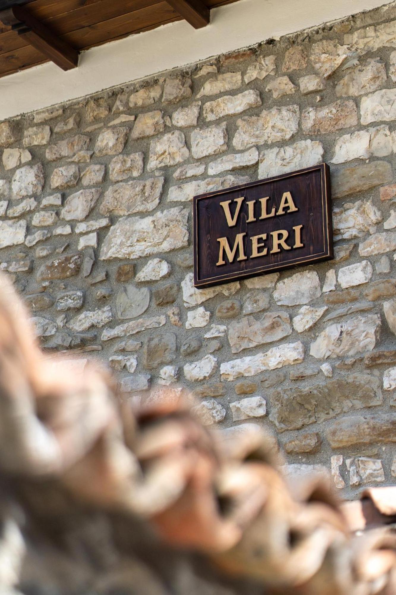 Vila Meri Berat Bagian luar foto