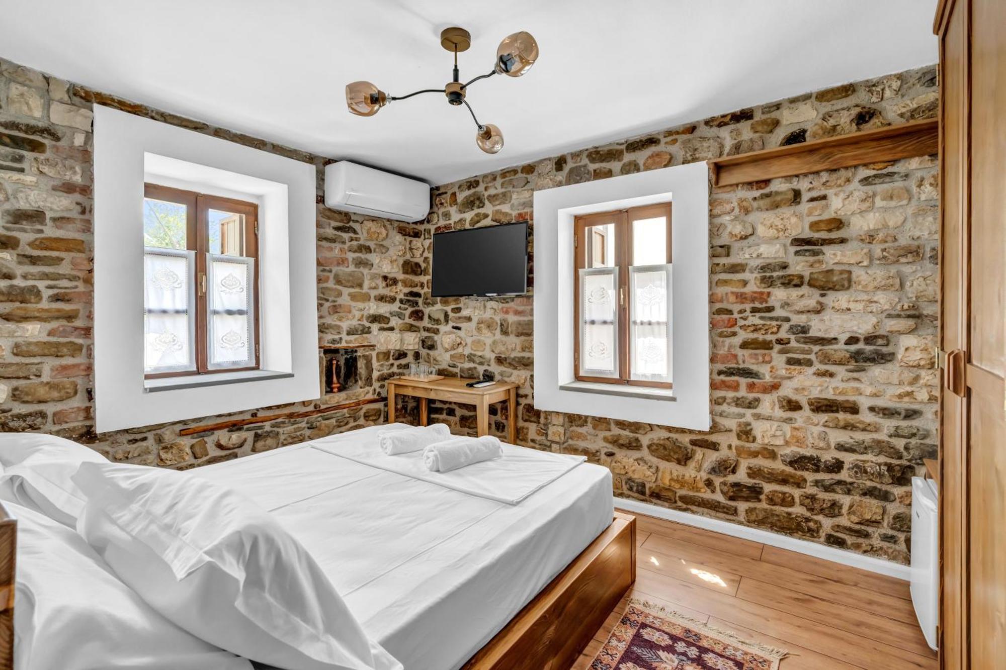 Vila Meri Berat Bagian luar foto