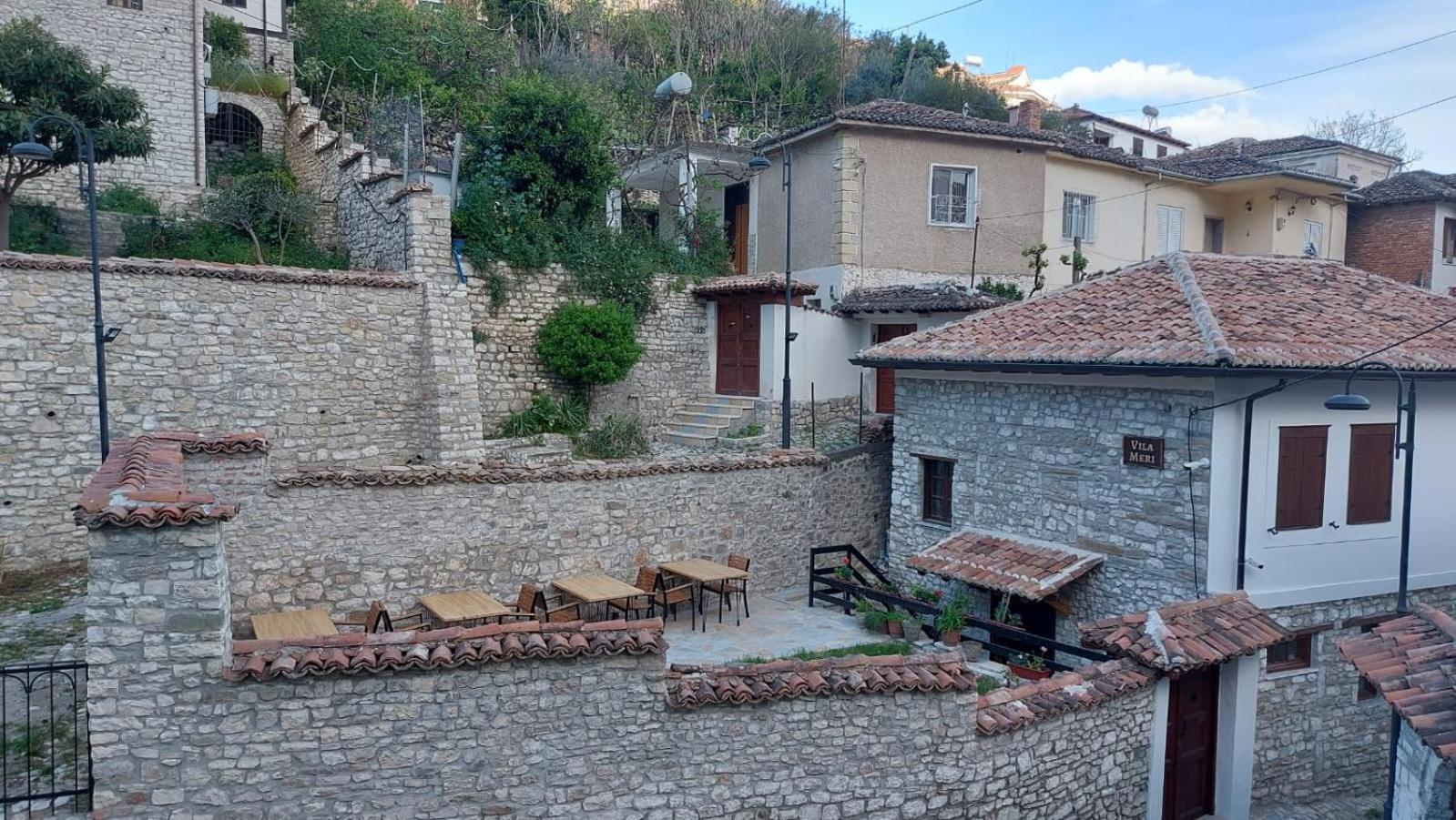 Vila Meri Berat Bagian luar foto